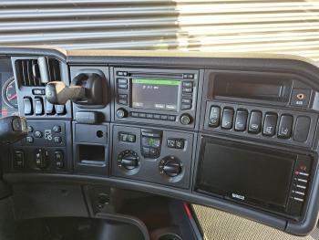 R490 / 8x2 / HMF 85 TM CRANE / WINCH / JIB